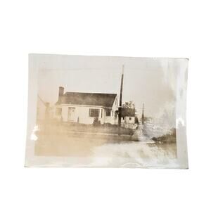 Vtg Side View of Old Home Original Monochrome Photo Found Snapshot 1940s